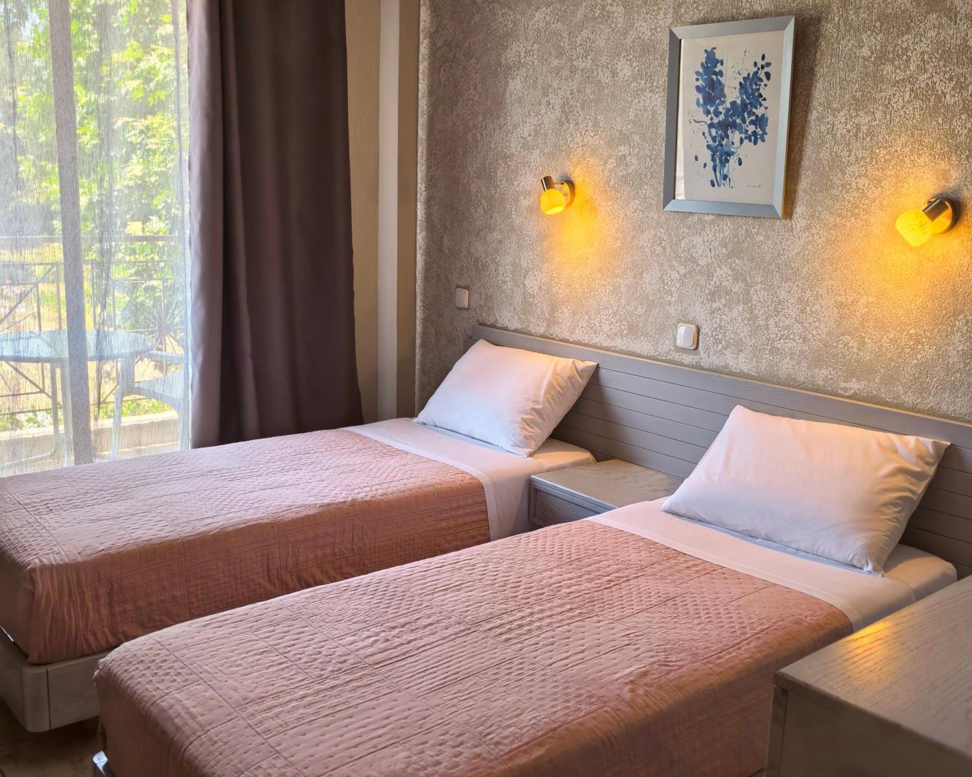 Park Hotel 波利卡斯特隆 外观 照片
