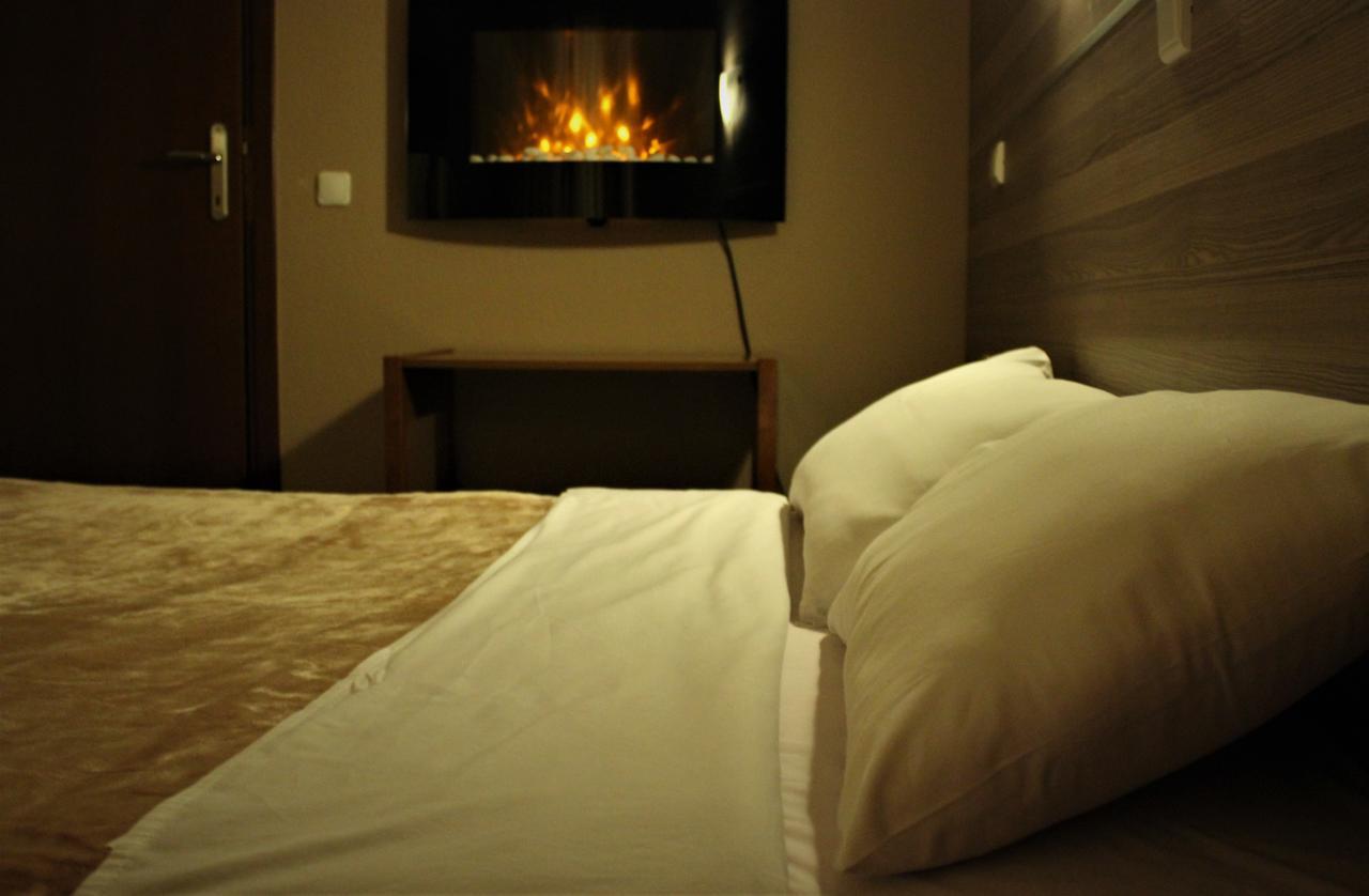 Park Hotel 波利卡斯特隆 外观 照片
