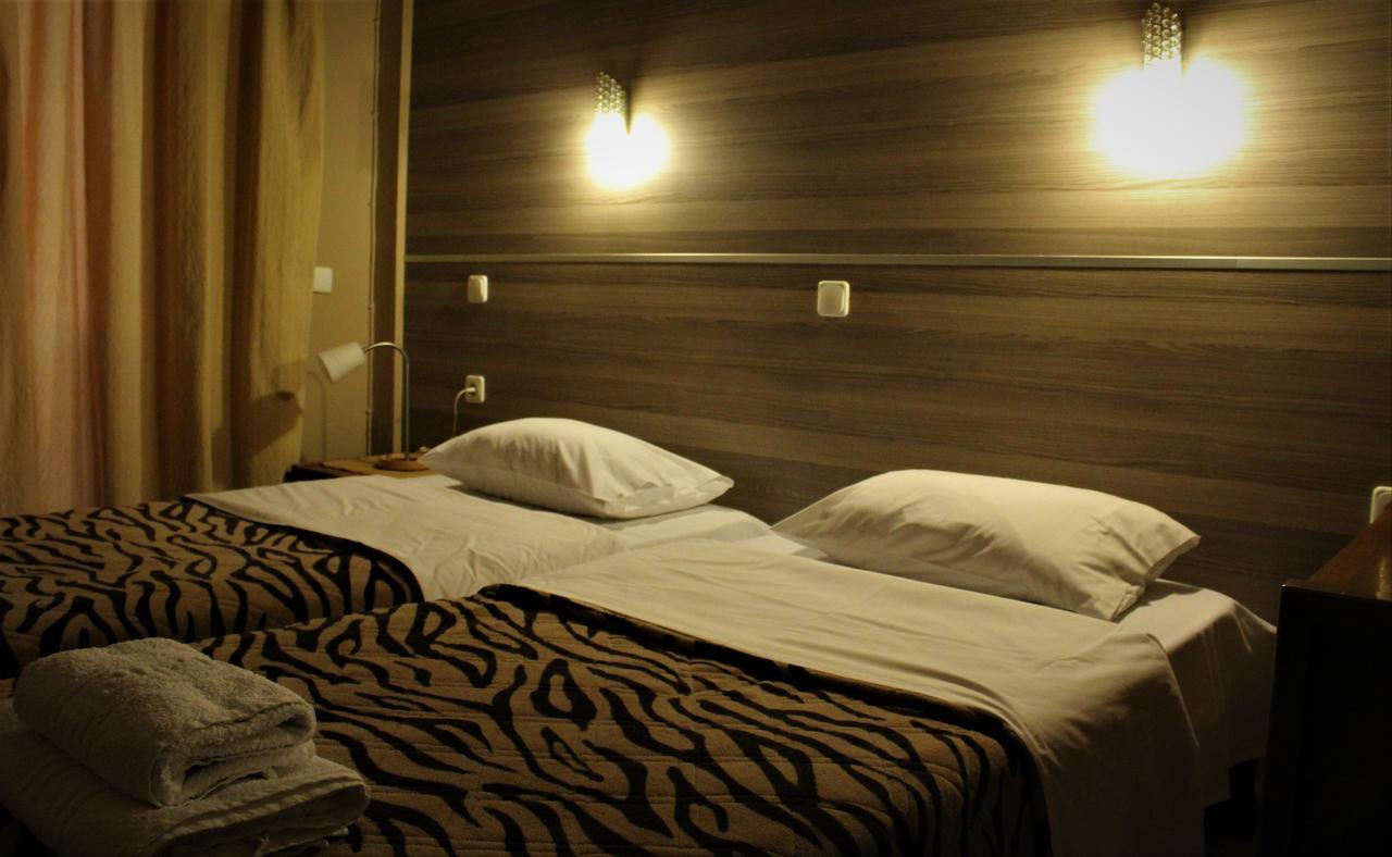 Park Hotel 波利卡斯特隆 外观 照片