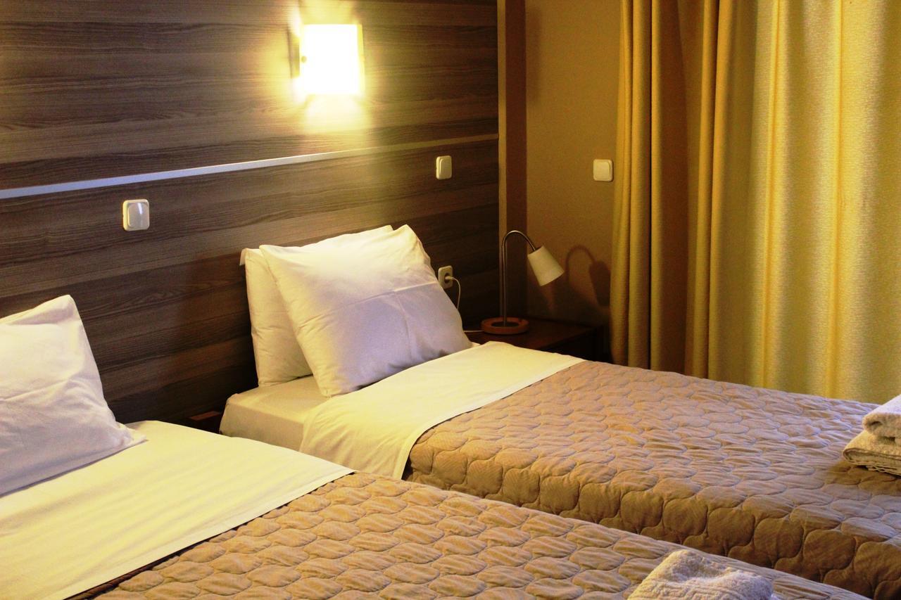 Park Hotel 波利卡斯特隆 外观 照片